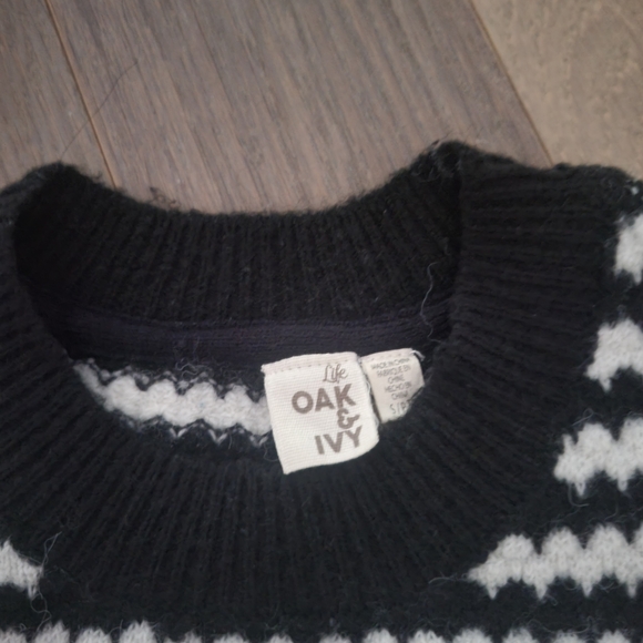 Oak and Ivy Sweater - Picture 2 of 2